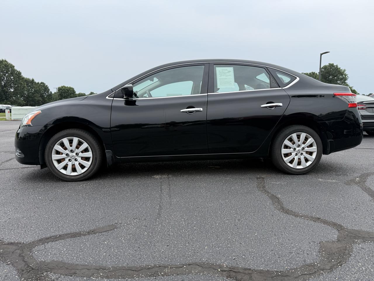 Nissan Sentra 4dr Sdn I4 CVT S 2015