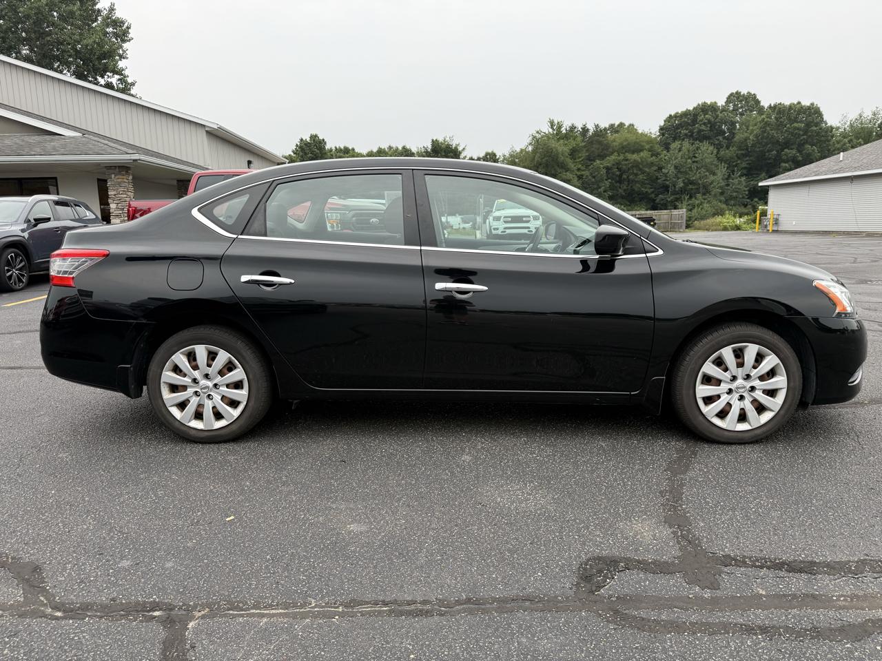 Nissan Sentra 4dr Sdn I4 CVT S 2015
