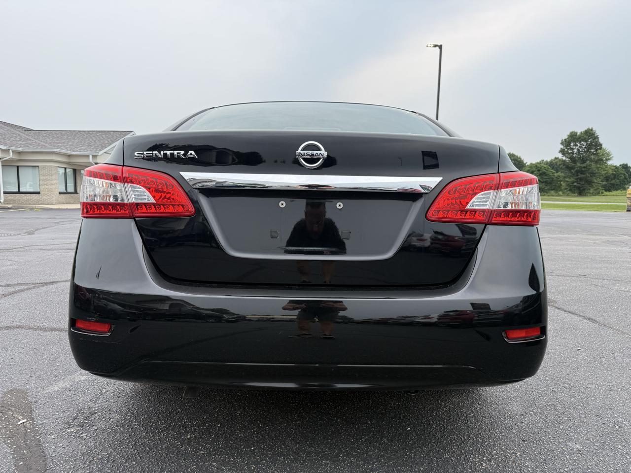Nissan Sentra 4dr Sdn I4 CVT S 2015