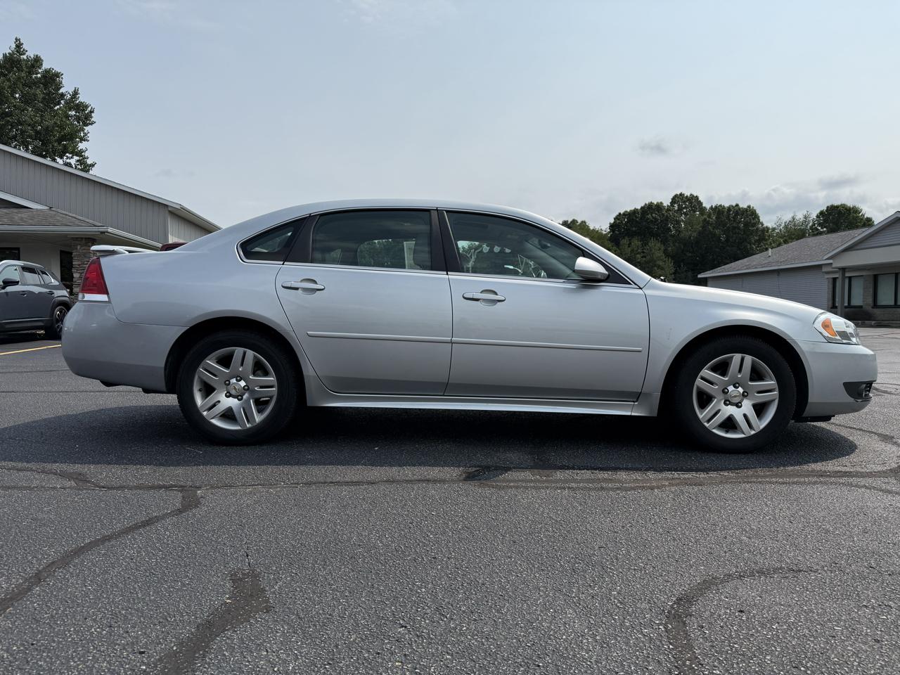 Chevrolet Impala 4dr Sdn LT Retail 2011