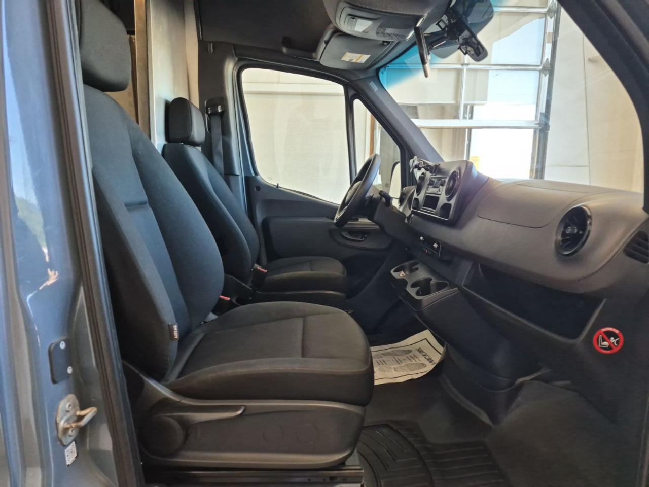 Mercedes-Benz Sprinter Van 2500 Standard Roof V6 144" RWD 2019