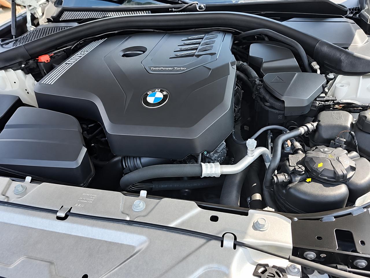 BMW 3 Series 330i xDrive Sedan 2023