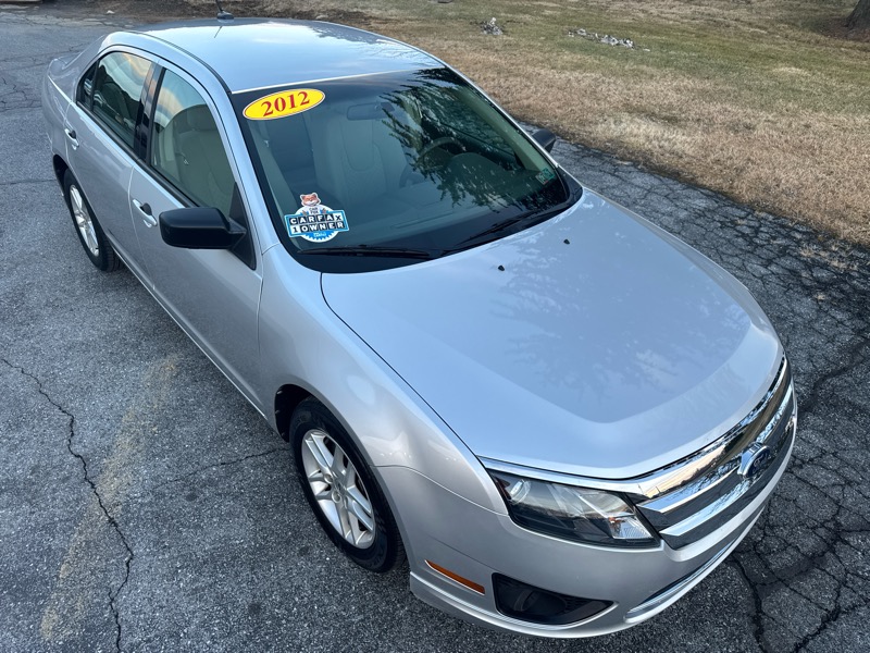 Ford Fusion S 2012