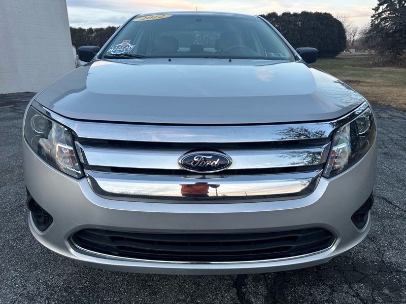 Ford Fusion S 2012