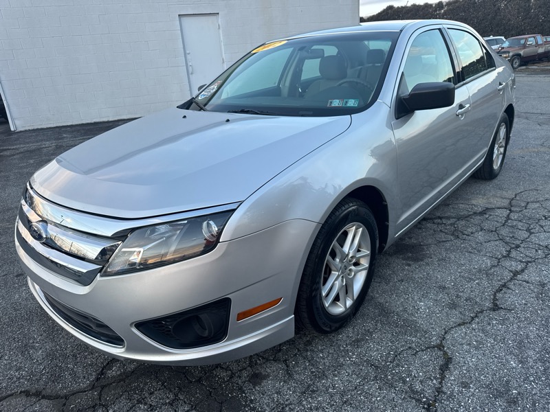 Ford Fusion S 2012
