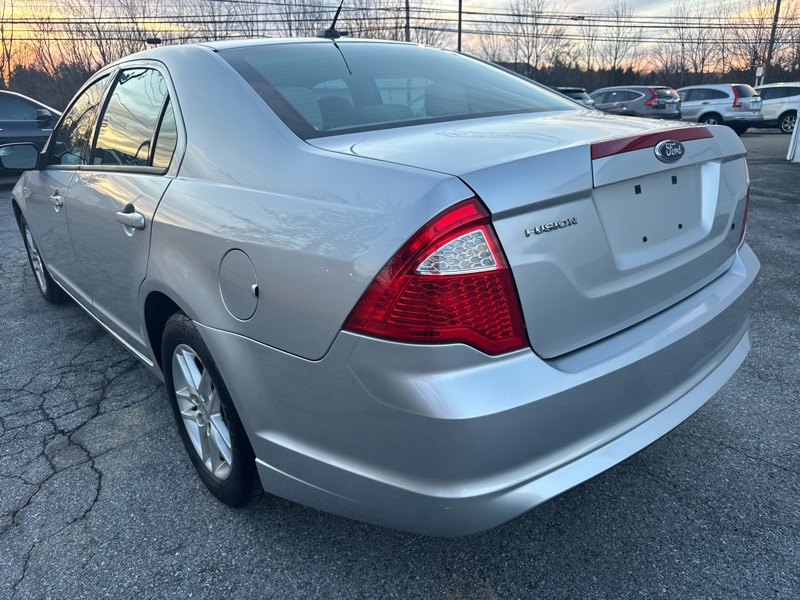 Ford Fusion S 2012