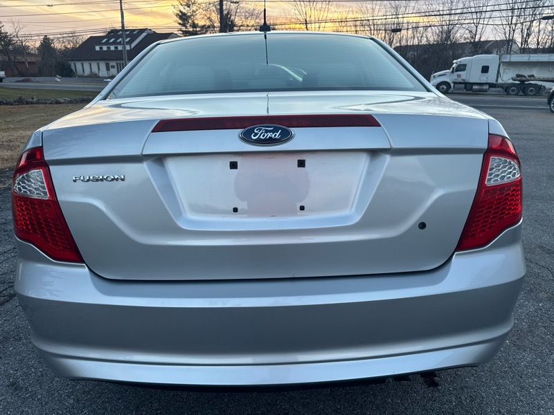 Ford Fusion S 2012