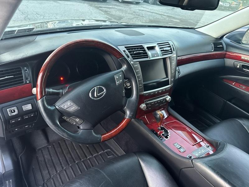 Lexus LS 460 L Luxury Sedan AWD 2011