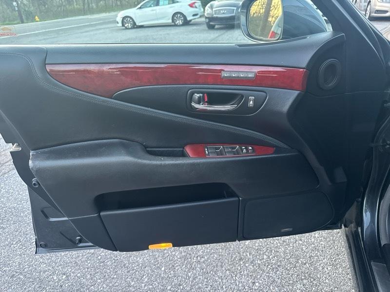 Lexus LS 460 L Luxury Sedan AWD 2011