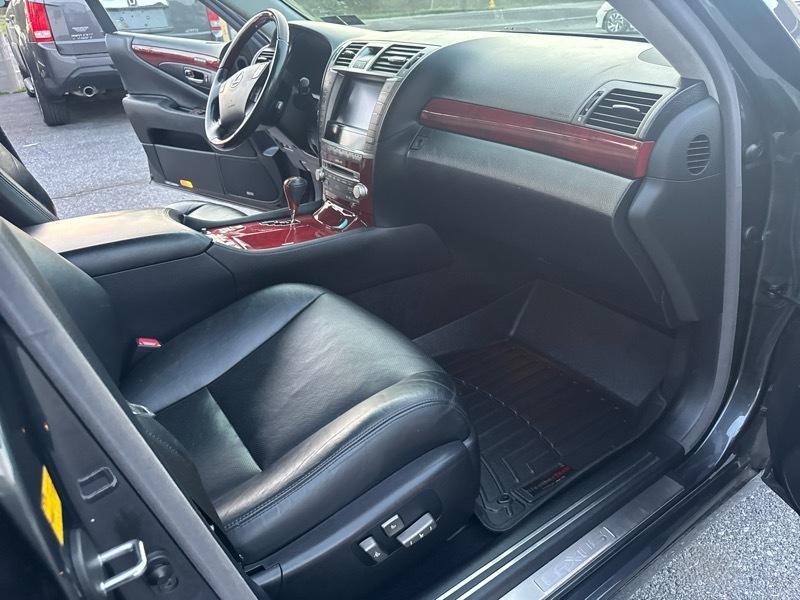 Lexus LS 460 L Luxury Sedan AWD 2011