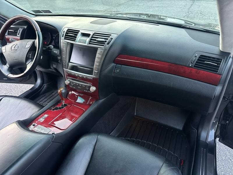 Lexus LS 460 L Luxury Sedan AWD 2011