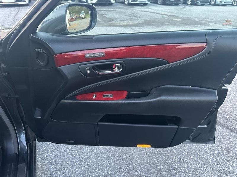 Lexus LS 460 L Luxury Sedan AWD 2011