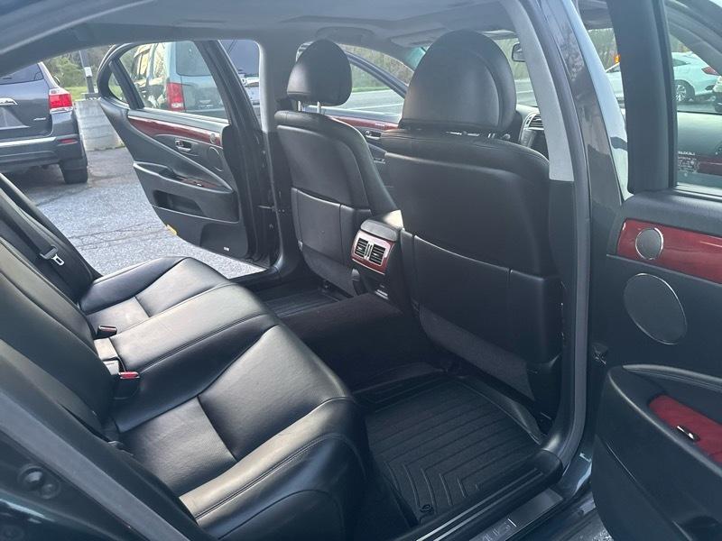 Lexus LS 460 L Luxury Sedan AWD 2011