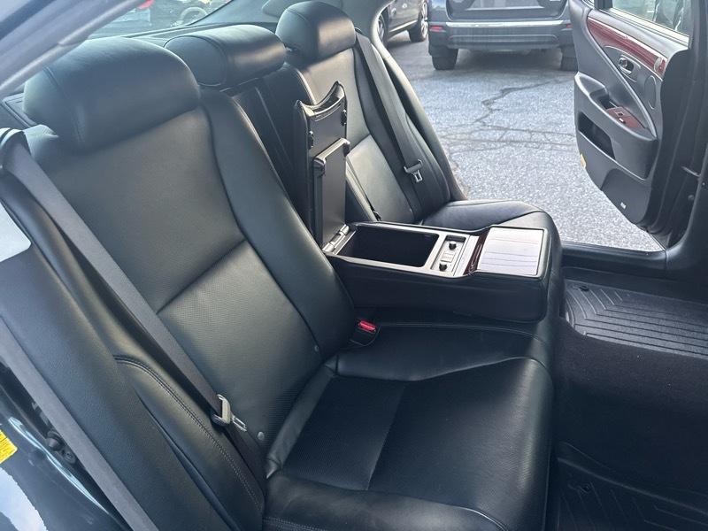 Lexus LS 460 L Luxury Sedan AWD 2011