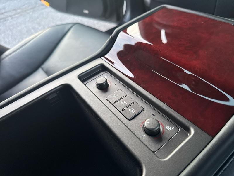 Lexus LS 460 L Luxury Sedan AWD 2011