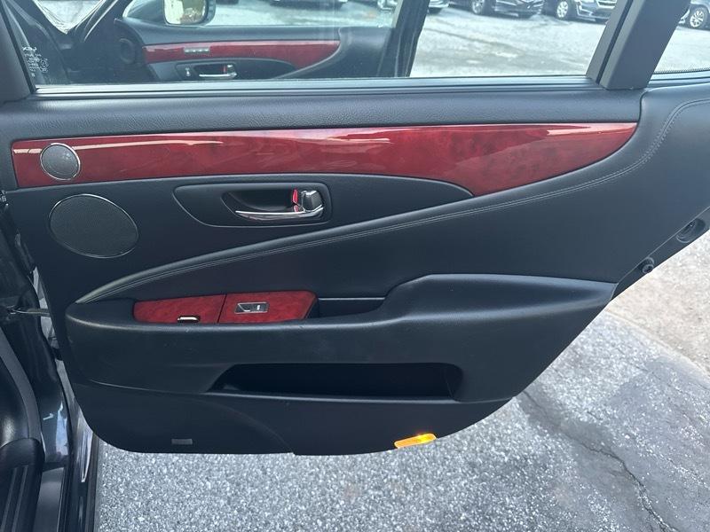 Lexus LS 460 L Luxury Sedan AWD 2011