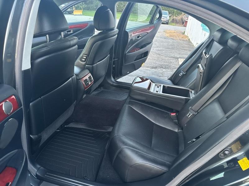 Lexus LS 460 L Luxury Sedan AWD 2011