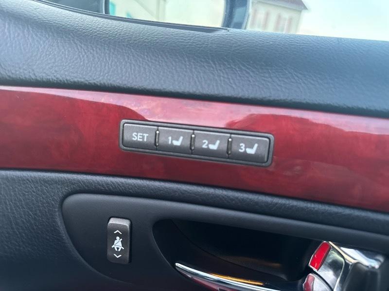 Lexus LS 460 L Luxury Sedan AWD 2011