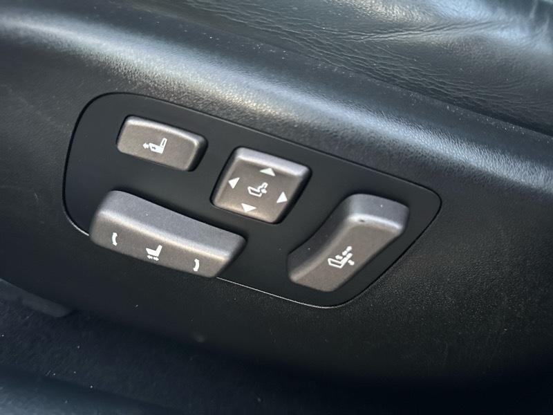 Lexus LS 460 L Luxury Sedan AWD 2011