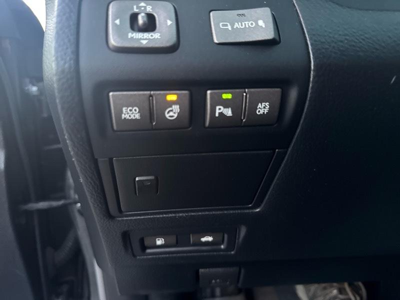 Lexus LS 460 L Luxury Sedan AWD 2011