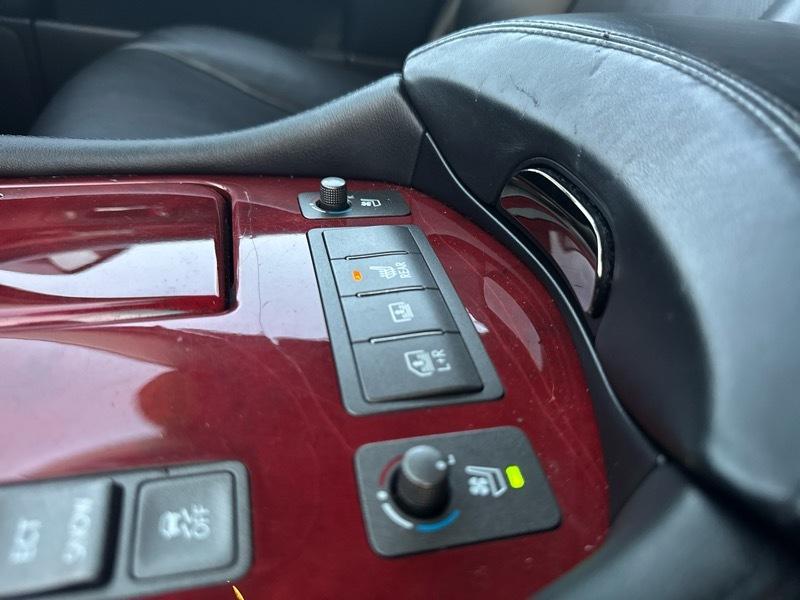 Lexus LS 460 L Luxury Sedan AWD 2011