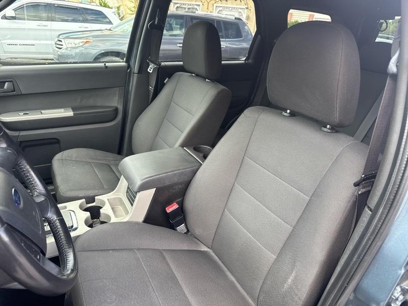 Ford Escape XLT 4WD 2012
