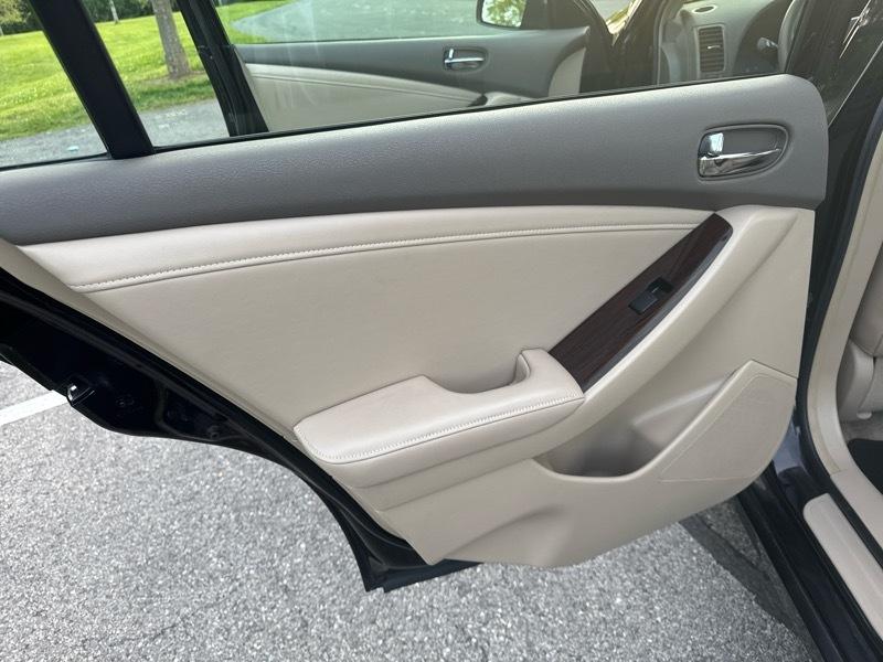 Nissan Altima 2.5 SL 2010