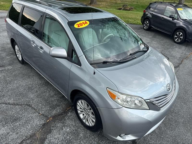 Toyota Sienna XLE FWD 8-Passenger V6 2014