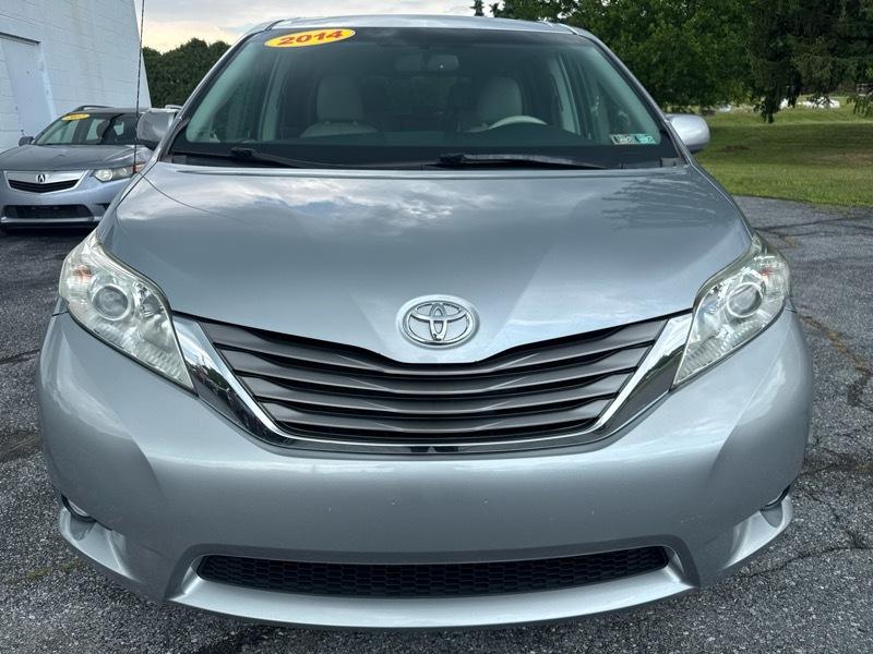 Toyota Sienna XLE FWD 8-Passenger V6 2014