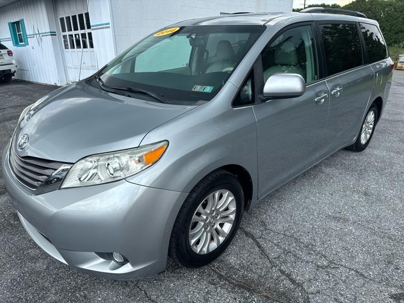 Toyota Sienna XLE FWD 8-Passenger V6 2014