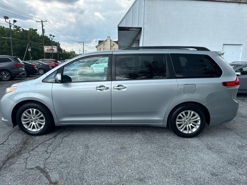 Toyota Sienna XLE FWD 8-Passenger V6 2014