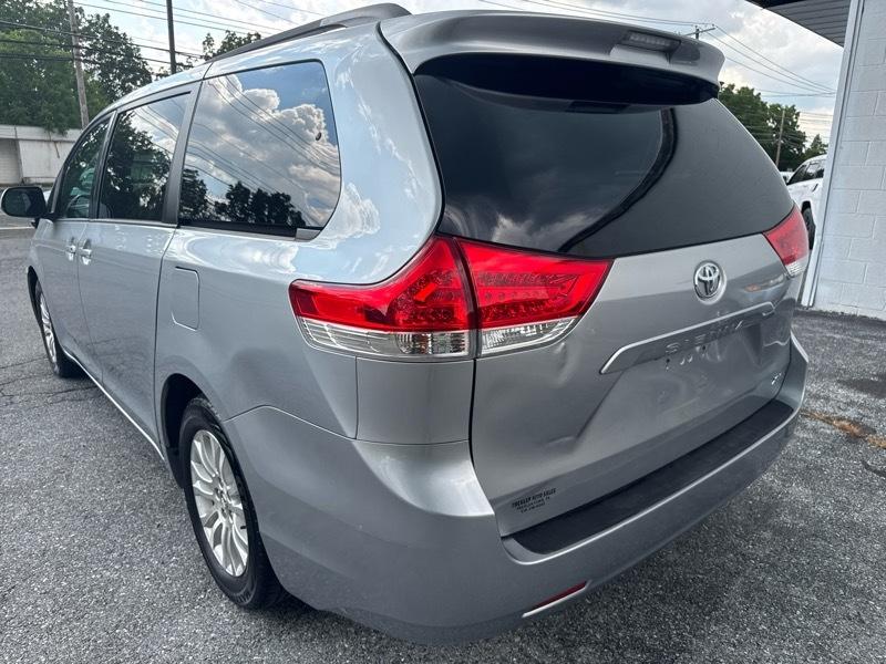 Toyota Sienna XLE FWD 8-Passenger V6 2014