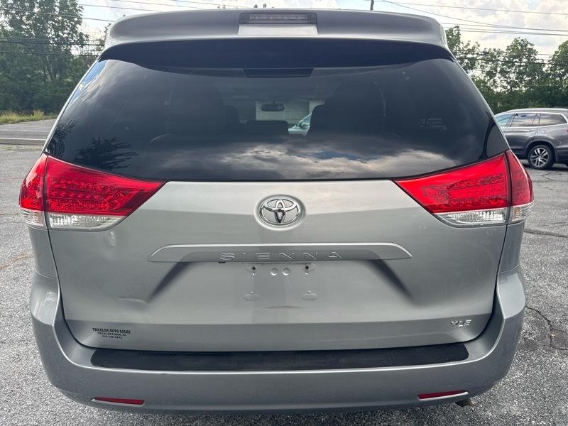 Toyota Sienna XLE FWD 8-Passenger V6 2014