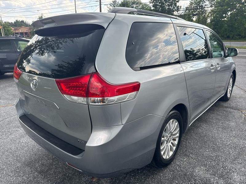 Toyota Sienna XLE FWD 8-Passenger V6 2014