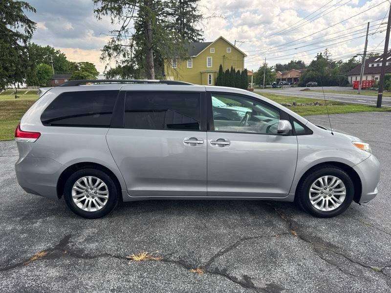 Toyota Sienna XLE FWD 8-Passenger V6 2014