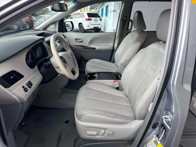 Toyota Sienna XLE FWD 8-Passenger V6 2014