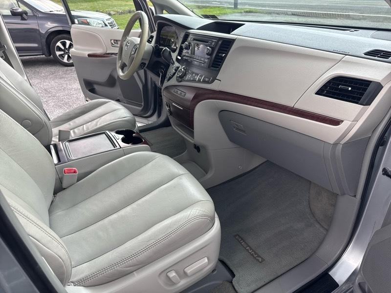 Toyota Sienna XLE FWD 8-Passenger V6 2014