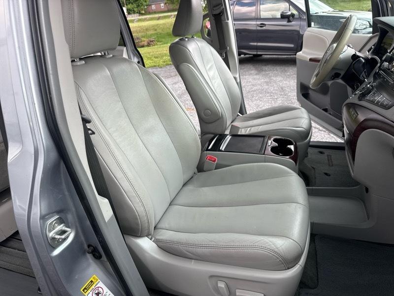 Toyota Sienna XLE FWD 8-Passenger V6 2014