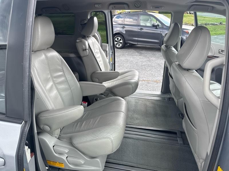 Toyota Sienna XLE FWD 8-Passenger V6 2014