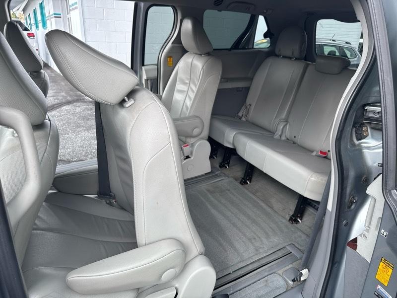 Toyota Sienna XLE FWD 8-Passenger V6 2014
