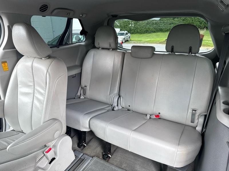 Toyota Sienna XLE FWD 8-Passenger V6 2014