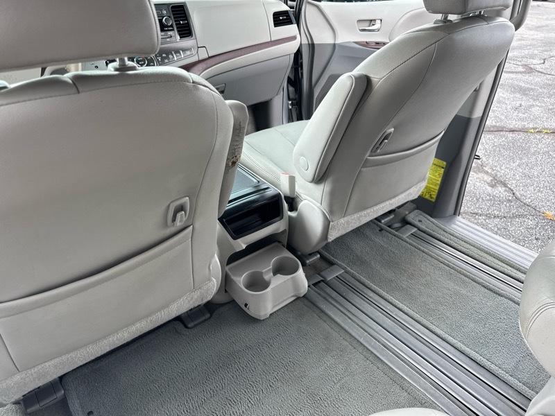 Toyota Sienna XLE FWD 8-Passenger V6 2014