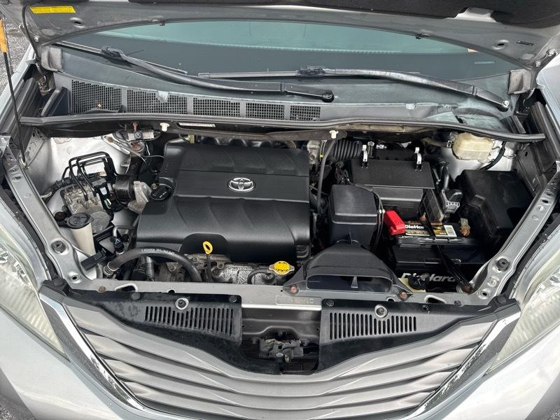 Toyota Sienna XLE FWD 8-Passenger V6 2014