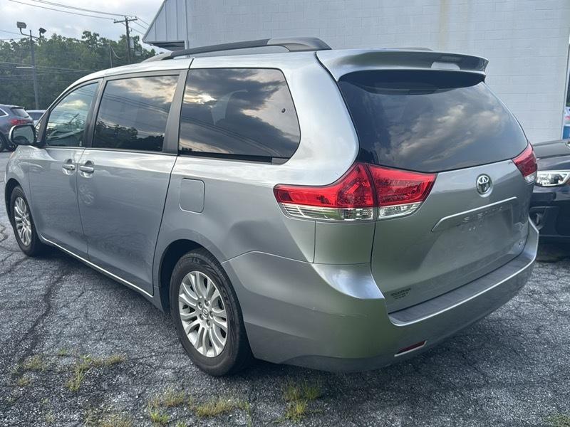 Toyota Sienna XLE FWD 8-Passenger V6 2014