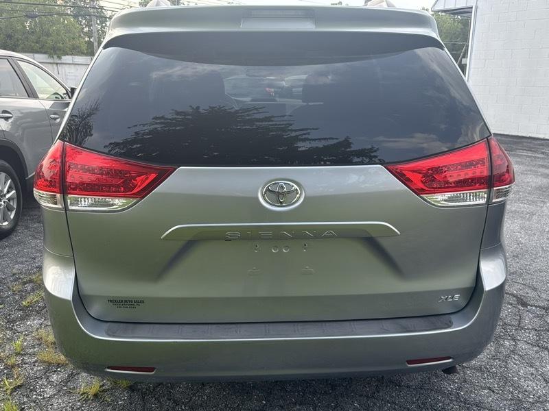 Toyota Sienna XLE FWD 8-Passenger V6 2014