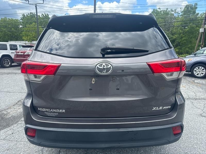 Toyota Highlander XLE AWD V6 2017