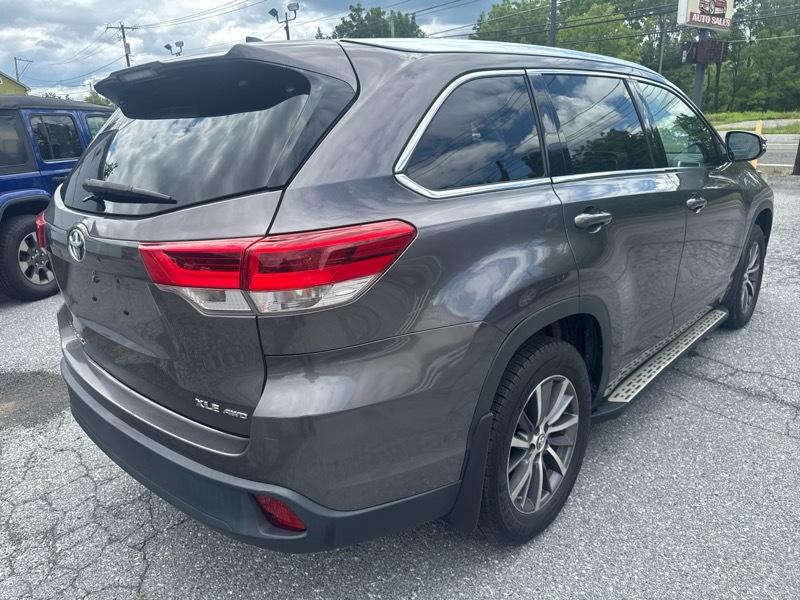 Toyota Highlander XLE AWD V6 2017