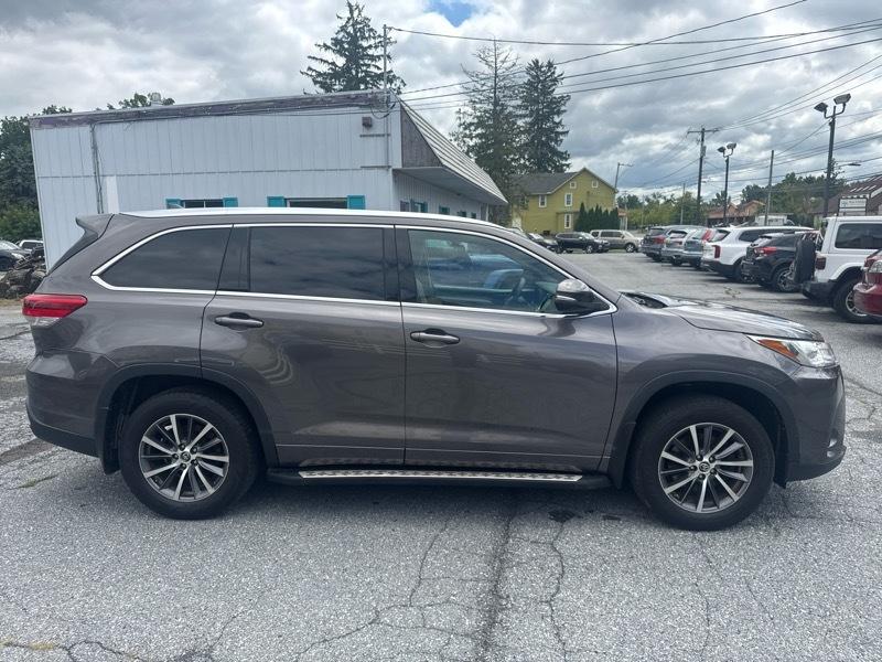 Toyota Highlander XLE AWD V6 2017