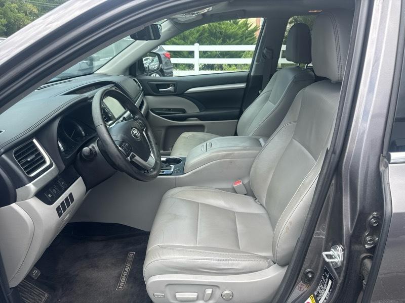Toyota Highlander XLE AWD V6 2017