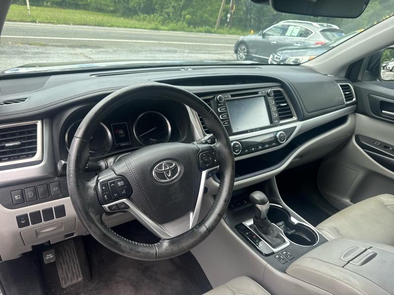 Toyota Highlander XLE AWD V6 2017